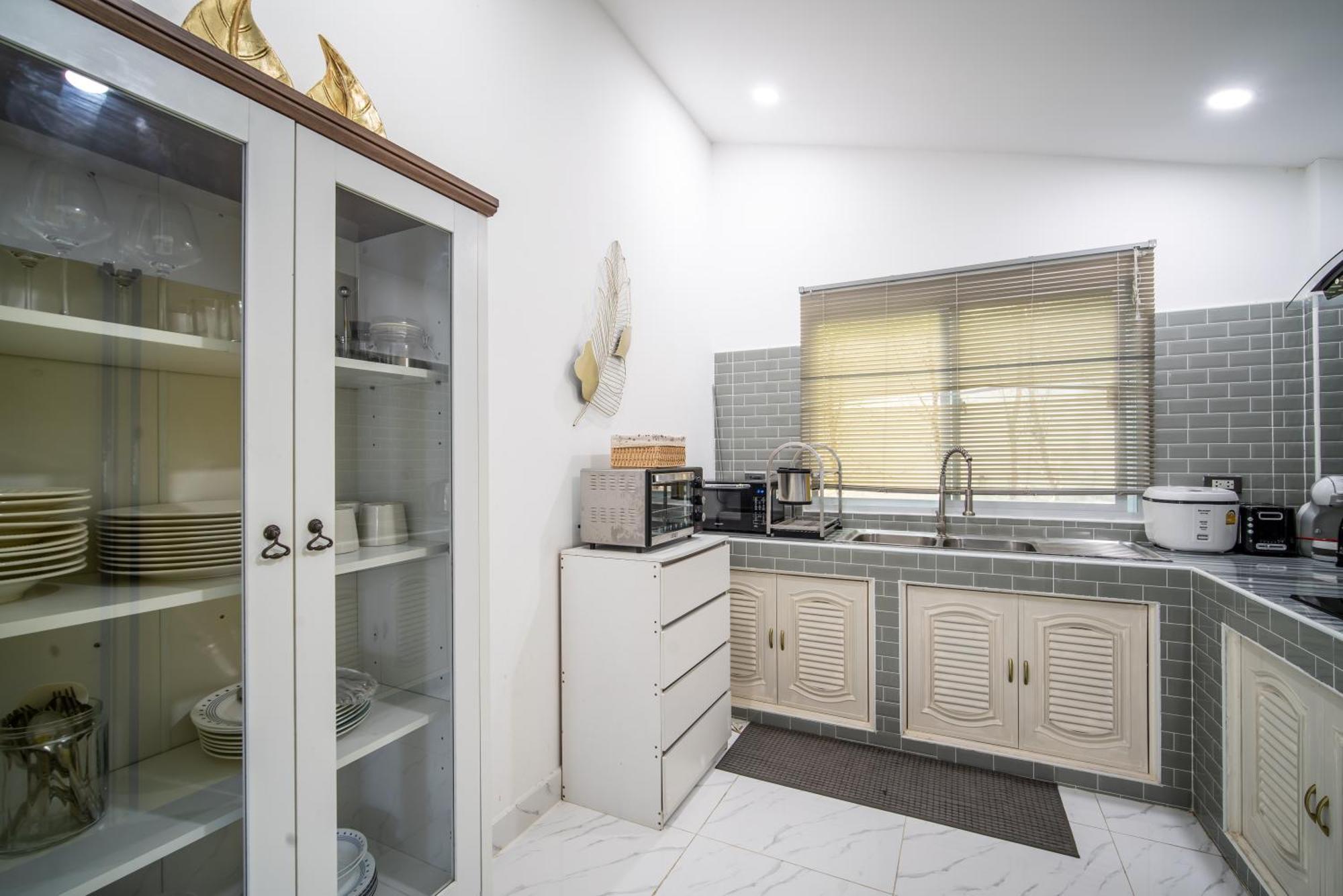 Mona Seaview Pool Villa Beach Front Aoyon Beach Ban Ao Makham Номер фото